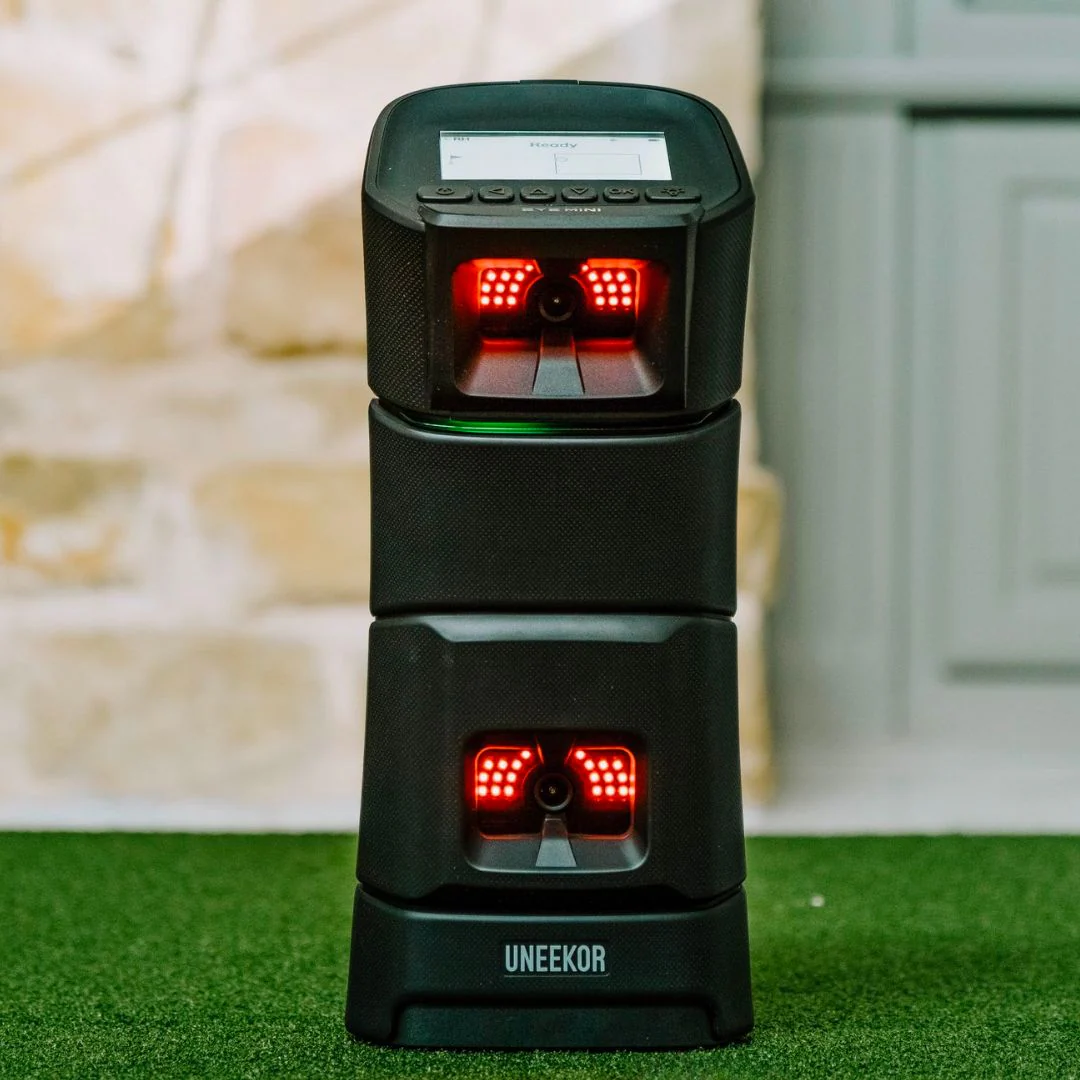 Uneekor EYE MINI SIG10 Golf Simulator Package - Image 7