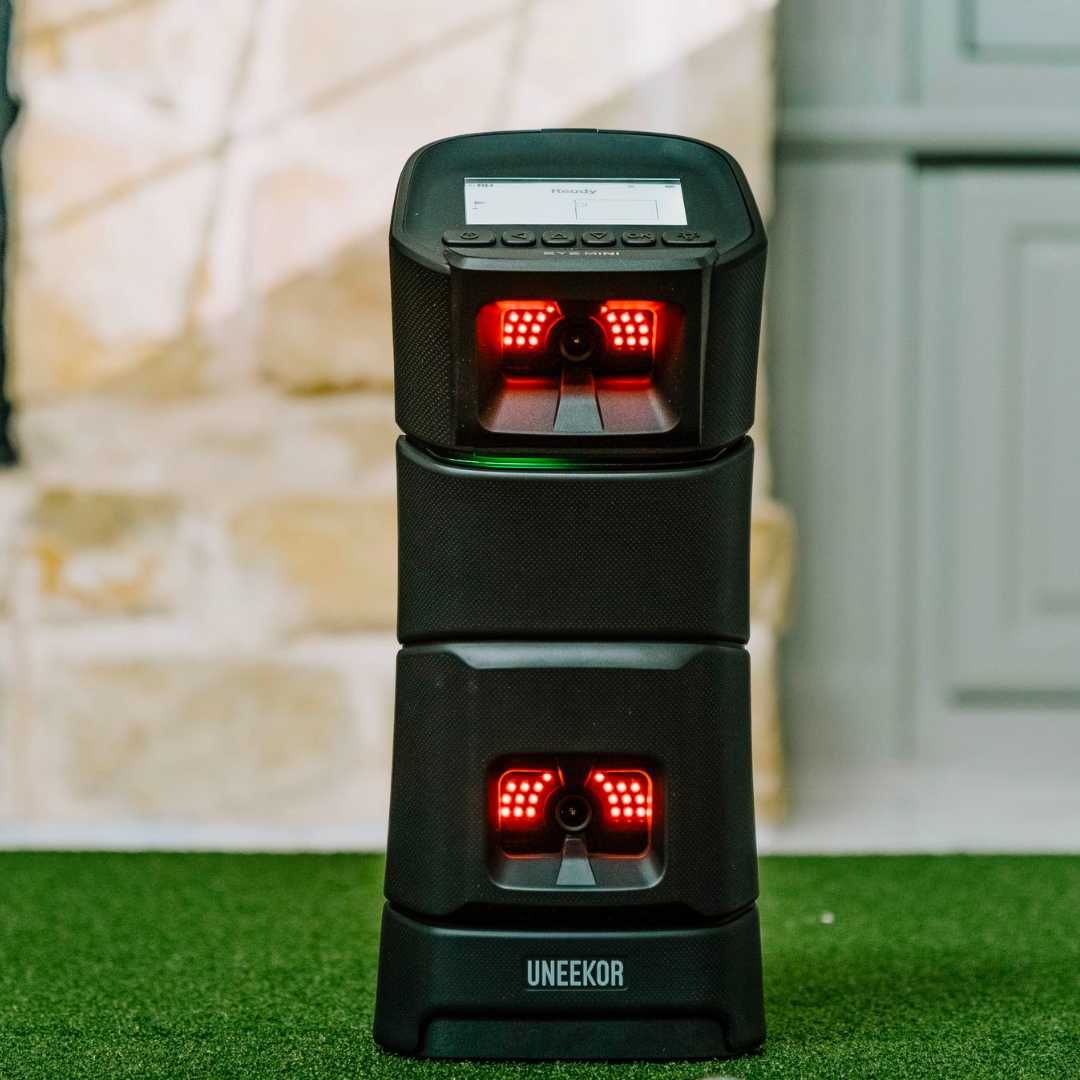 Uneekor EYE MINI SIG8 Golf Simulator Package - Image 4